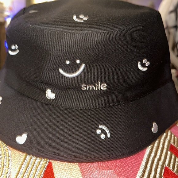 New variety of Bucket reversible hats - Picture 7 of 17